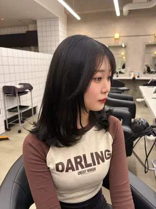 ミディアム カラー 抜け感レイヤー︴ ニュアンスカラーのヘアスタイル