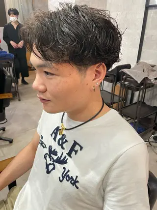 ショート パーマ メンズ 勝毛 広貴のヘアスタイル