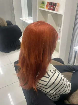 セミロング カラー yuzuna ハイトーン 天神のヘアスタイル
