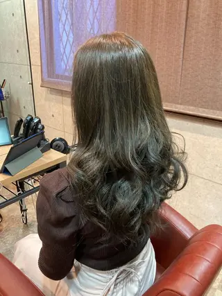 ロング カラー ERIKO Tのヘアスタイル