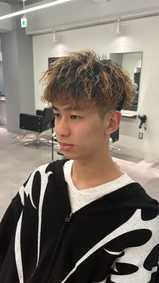 ミディアム パーマ メンズ 高橋 周のヘアスタイル