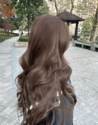 ロング カラー 透明感ベージュ×レイ ヤーカット🎀セナのヘアスタイル