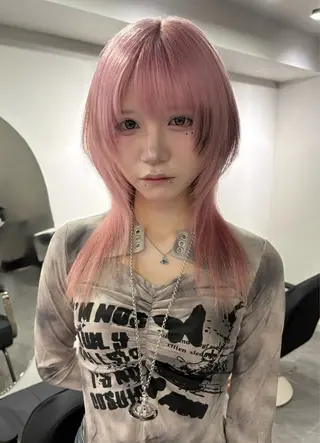 セミロング カラー ヘアアレンジ 🌈【🎀ヘアデザイ ナー🎀】✨ノン✨のヘアスタイル