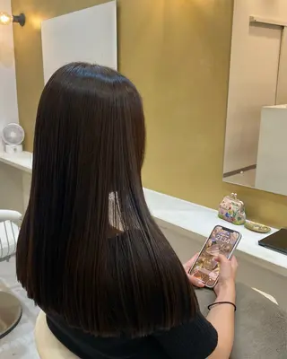 ロング カラー 小西 由季乃のヘアスタイル
