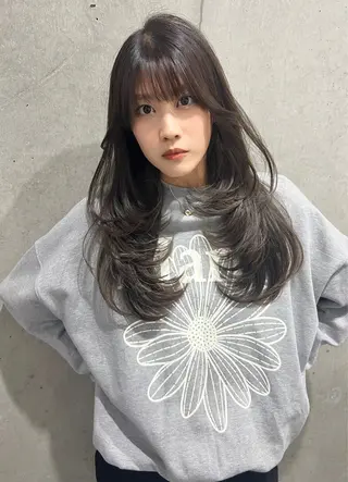 ロング 篠塚 純のヘアスタイル