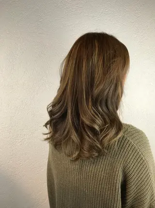 セミロング カラー デザインカラー🌈 高木リョウのヘアスタイル