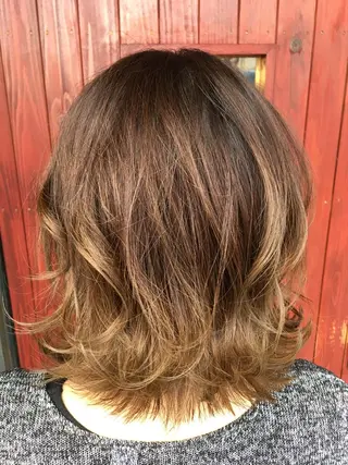 ミディアム カラー plaatje 義見のヘアスタイル