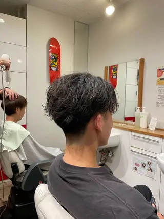 ショート パーマ メンズ 椿 大輔のヘアスタイル