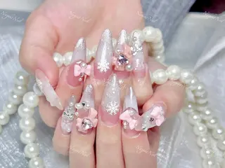 ネイル 🦋 Queenieのネイルデザイン