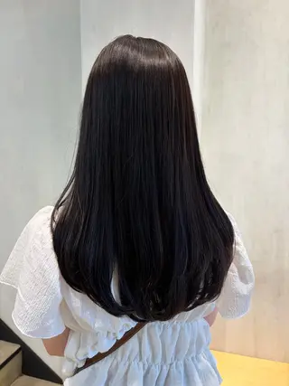 ロング iroha/ レイヤーカットモデルのヘアスタイル