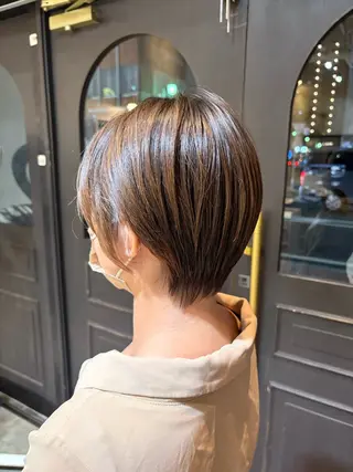 ショート レイヤー/透明感 カラー/ユウカのヘアスタイル