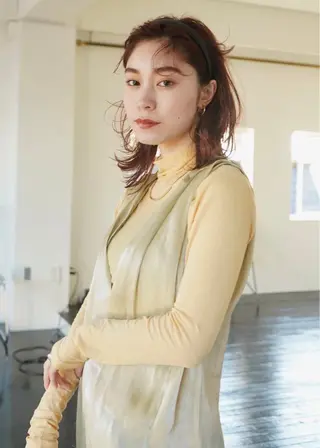 ミディアム 草野ゆずき⌇縮毛矯正 ⌇エクステ⌇レイヤーのヘアスタイル