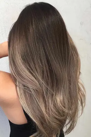 セミロング カラー 柴田 愛奈のヘアスタイル