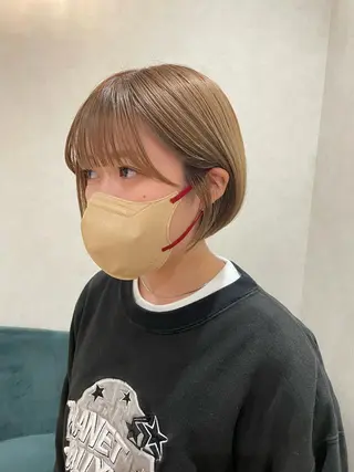 ショート 透明感オリーブ🫒/ ブリーチなしWカラーのヘアスタイル