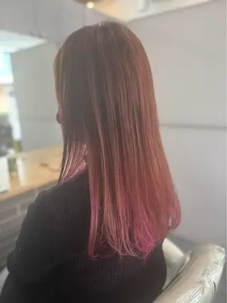 ロング カラー 新岡 萌乃のヘアスタイル