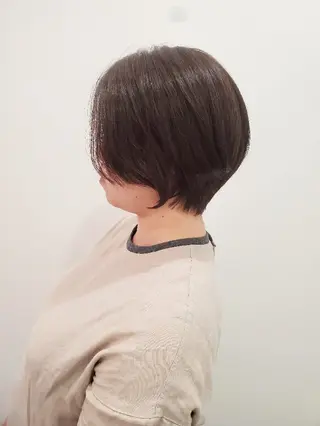ショート カラー 齋藤 愛美のヘアスタイル