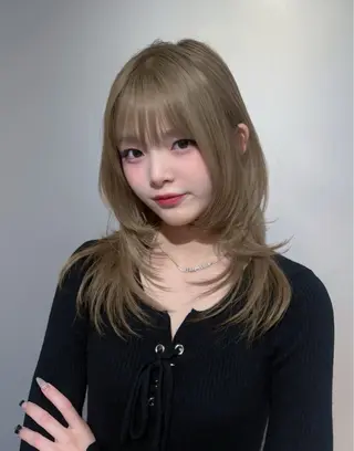 ミディアム カラー レイヤー×艶髪特化 マネージャー安藤光司のヘアスタイル