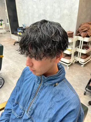 パーマ メンズ ☘️上村 ☘️髪質 改善/透明感カラーのヘアスタイル