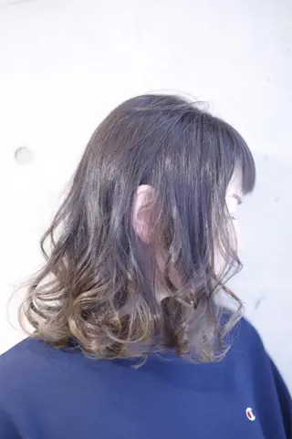 ミディアム カラー アドミラルYoshi oのヘアスタイル