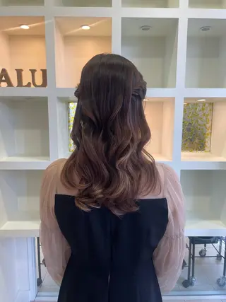 セミロング ヘアアレンジ マキノ キョウカのヘアスタイル
