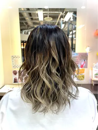 セミロング 吉田 未来のヘアスタイル
