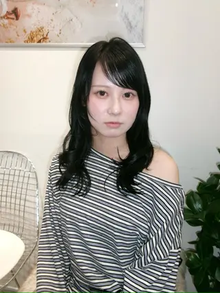 ミディアム カラー 神崎 琴音のヘアスタイル