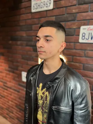 ショート 本多 伸丞のヘアスタイル