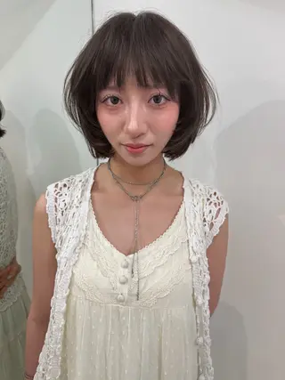 ショート カラー TATSUハイトーン ミルクティーベージュのヘアスタイル