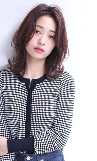 ミディアム 松永 歩莉のヘアスタイル