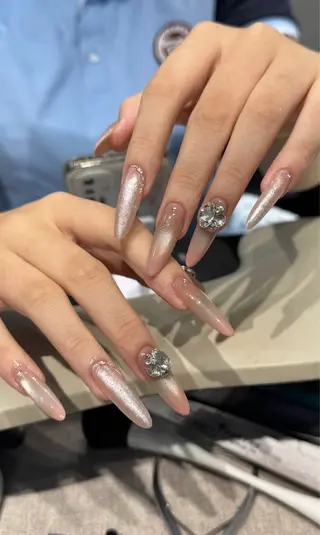 ネイル MOON nailsのネイルデザイン