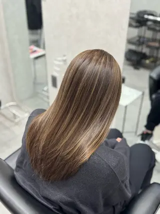 セミロング カラー 杉山永 ハイライト×髪質改善のヘアスタイル