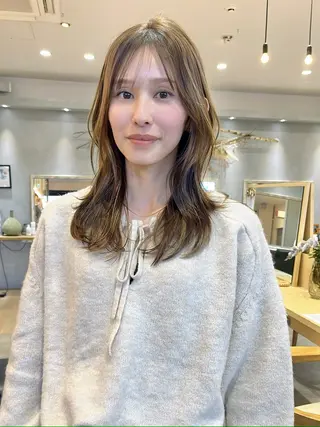 セミロング カラー 吉原 由菜のヘアスタイル