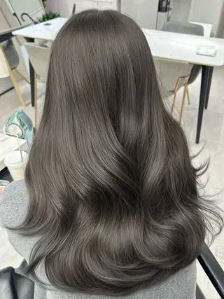 ロング カラー 韓国ヘア🇰🇷／ 艶カラー鈴木萌愛🩶のヘアスタイル