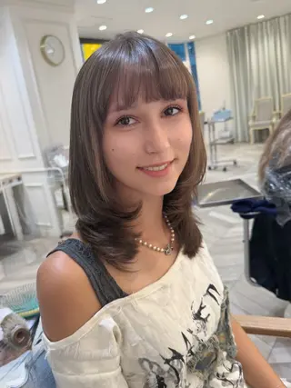ミディアム 小顔レイヤー/ ベージュ🤍Rieのヘアスタイル