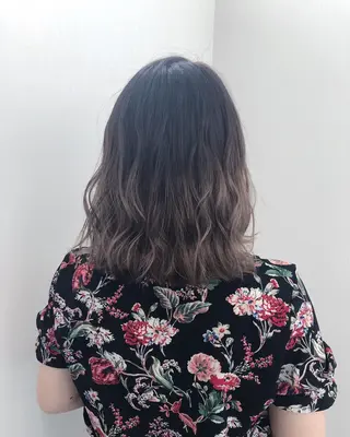 ミディアム カラー 白井 つづりのヘアスタイル