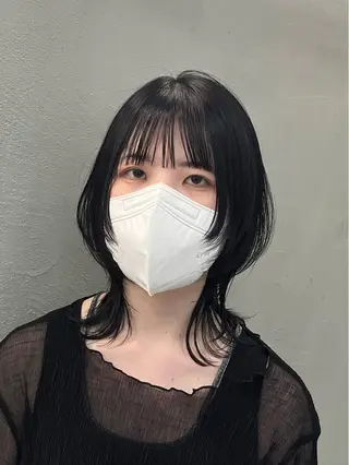 ミディアム イツク ⚡️ ルーツ/ハイトーンのヘアスタイル