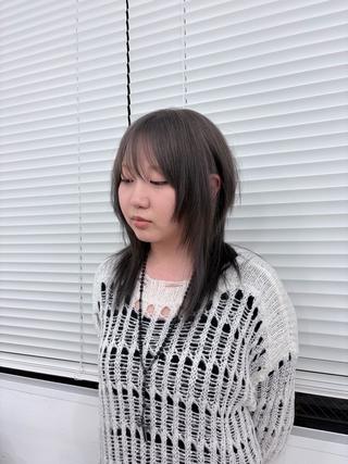 ロング カラー 個性派ウルフ ／ハッシュカットのヘアスタイル