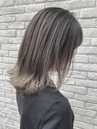 セミロング あやか 白髪ぼかしハイライトのヘアスタイル