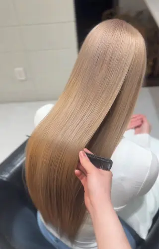 ロング 赤木 雅のヘアスタイル
