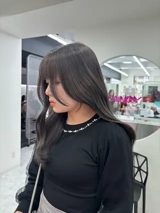 ロング カラー 抜け感レイヤー︴ ニュアンスカラーのヘアスタイル