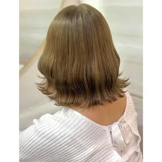 ミディアム 🐈‍⬛momo🐾 ブリーチ・Wカラーのヘアスタイル