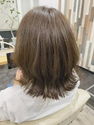 ミディアム カラー 杉山 莉香のヘアスタイル