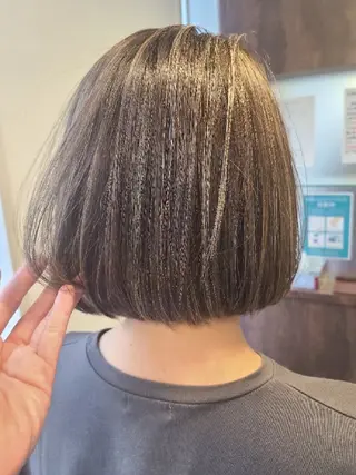 ショート 艶髪/オリーブ系/ 肌が綺麗に見えるお色のヘアスタイル