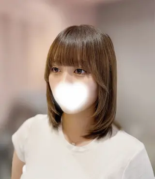 ミディアム 髪質改善／巻けるスト レート AYAKAのヘアスタイル