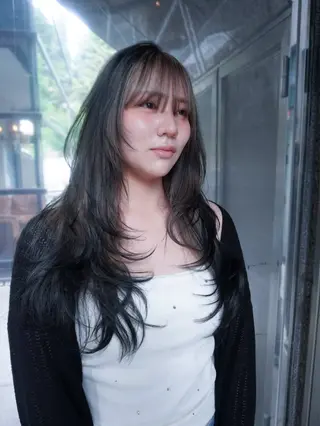 ロング 愛瑠奈 erunaのヘアスタイル