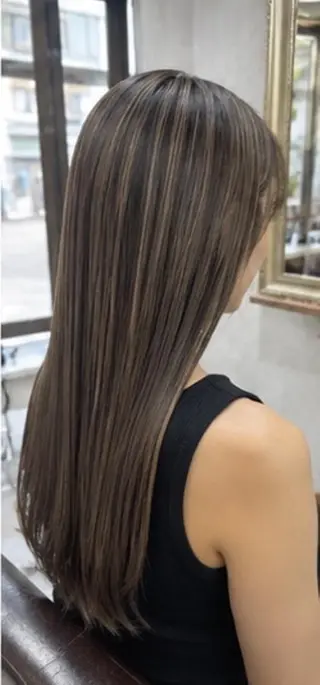 カラー デザインカラー Lienのヘアスタイル