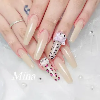 ネイル 🦋 Queenieのネイルデザイン