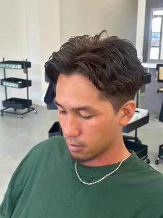 ショート パーマ メンズ 宮下 遼太のヘアスタイル