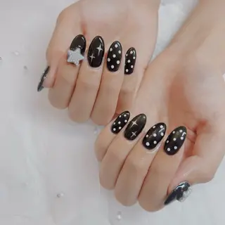 ネイル Charlie 🖤のネイルデザイン