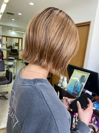 ショート ブリーチカラー🫧 森　凪沙のヘアスタイル